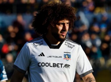 Maximiliano Falcón con la camiseta de Colo-Colo.