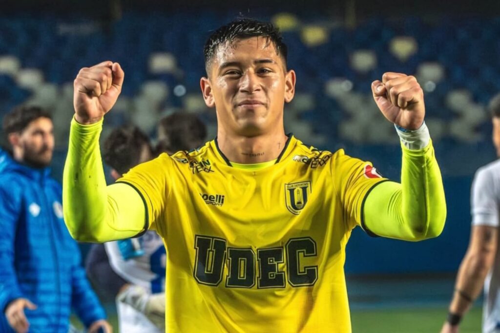 Nicolás Garrido con la camiseta de Universidad de Concepción.