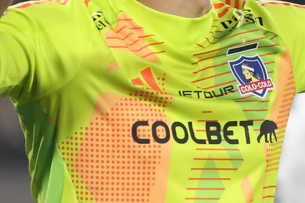 Camiseta de arquero de Colo-Colo.