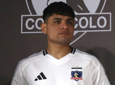 Claudio Aquino con la camiseta de Colo-Colo.