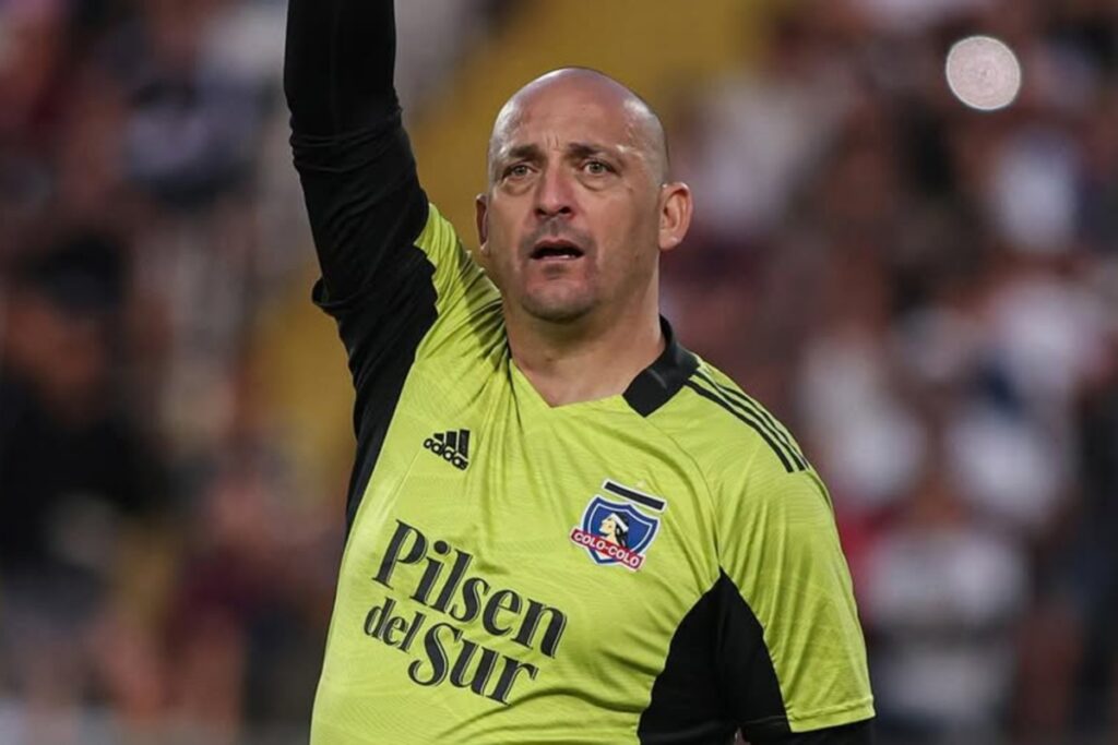 Eduardo Lobos con la camiseta de Colo-Colo durante el amistoso vs River Plate.