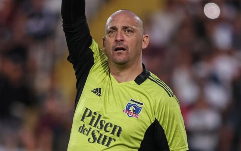 Eduardo Lobos con la camiseta de Colo-Colo durante el amistoso vs River Plate.