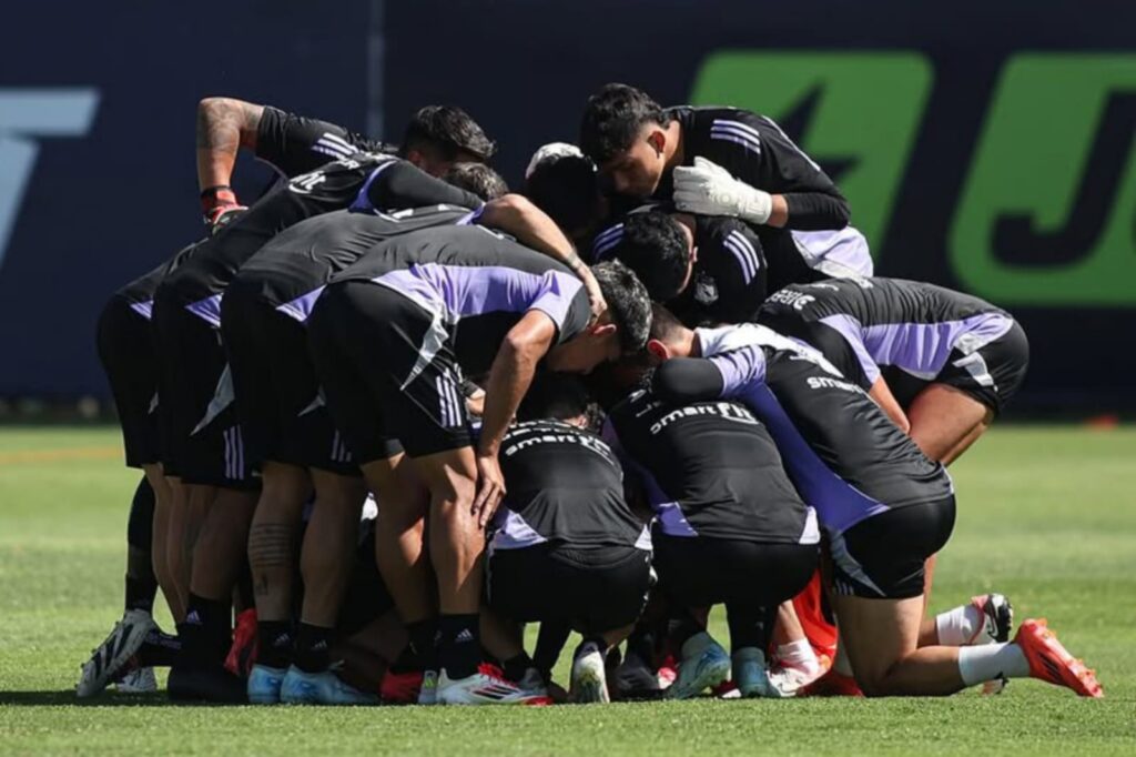 Plantel de Colo-Colo en un entrenamiento