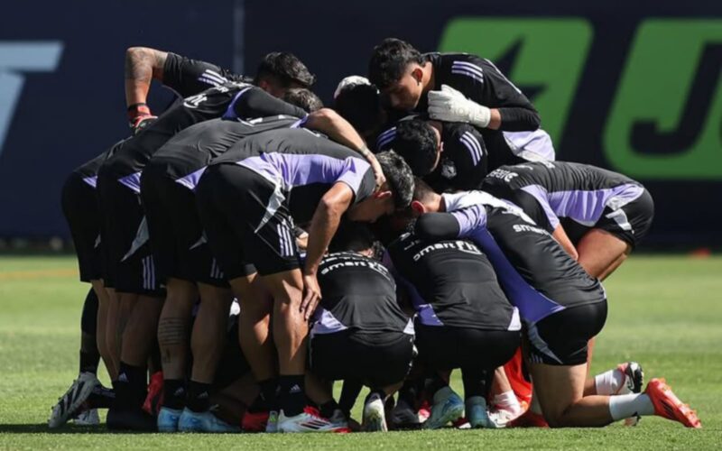 Plantel de Colo-Colo en un entrenamiento