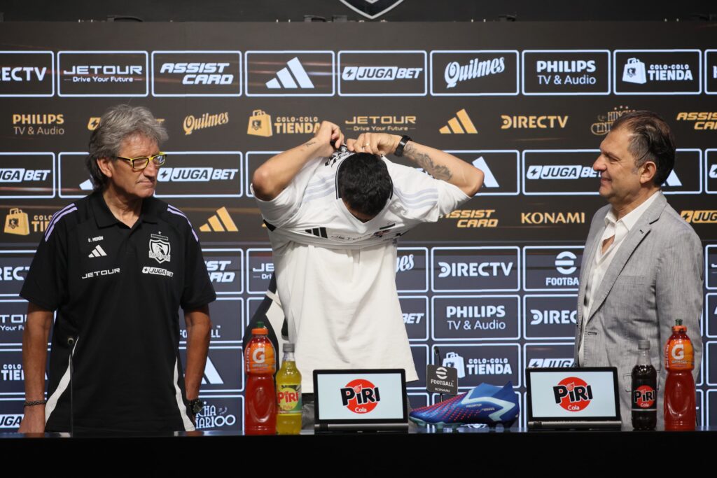 Presentación de Claudio Aquino como refuerzo de Colo-Colo.