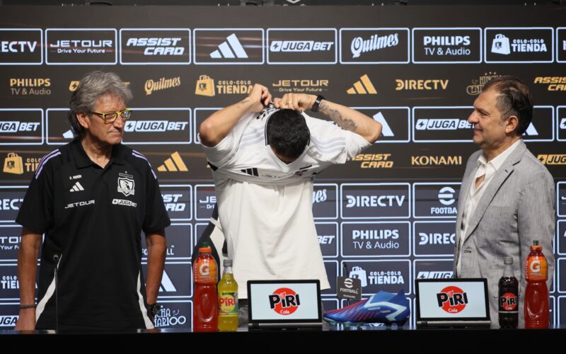 Presentación de Claudio Aquino como refuerzo de Colo-Colo.