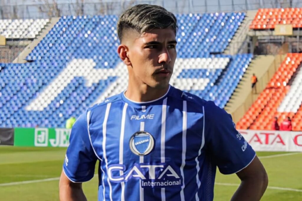 Salomón Rodríguez con la camiseta de Godoy Cruz.