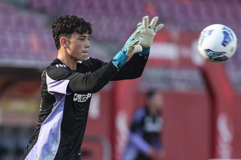 Santiago Tapia entrenando en la pretemporada con Colo-Colo.