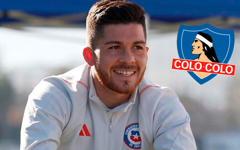 Primer plano de Víctor Felipe Méndez junto al escudo de Colo-Colo.