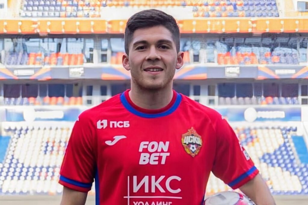 Víctor Felipe Méndez con la camiseta del CSKA Moscú.