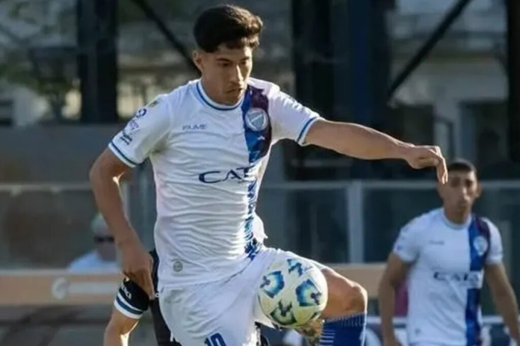 Salomón Rodríguez jugando un partido por Godoy Cruz.