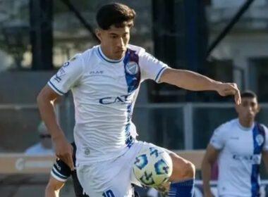 Salomón Rodríguez jugando un partido por Godoy Cruz.