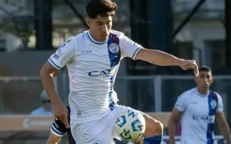 Salomón Rodríguez jugando un partido por Godoy Cruz.