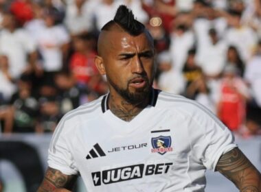 Arturo Vidal con la camiseta de Colo-Colo.