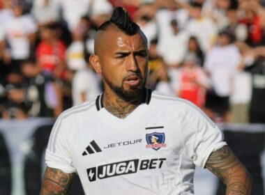 Arturo Vidal con la camiseta de Colo-Colo.