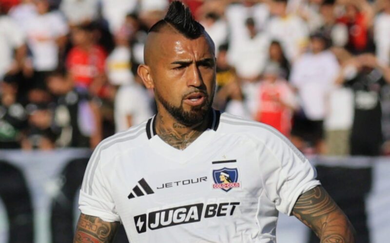 Arturo Vidal con la camiseta de Colo-Colo.