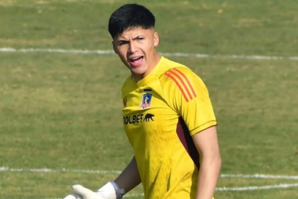 Benjamín Morales con la camiseta de Colo-Coolo en un partido de la Proyección.