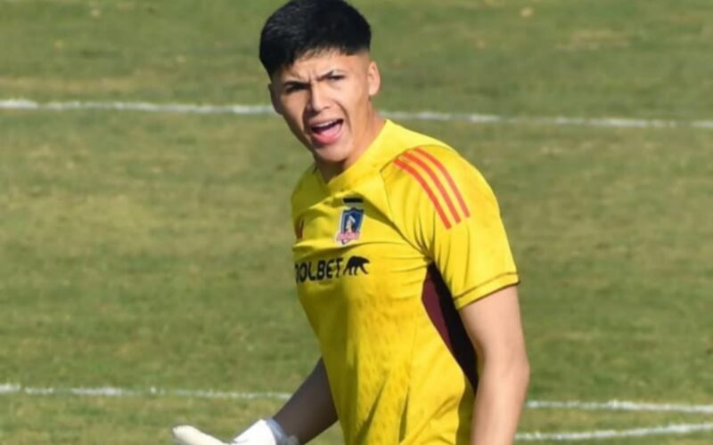 Benjamín Morales con la camiseta de Colo-Coolo en un partido de la Proyección.