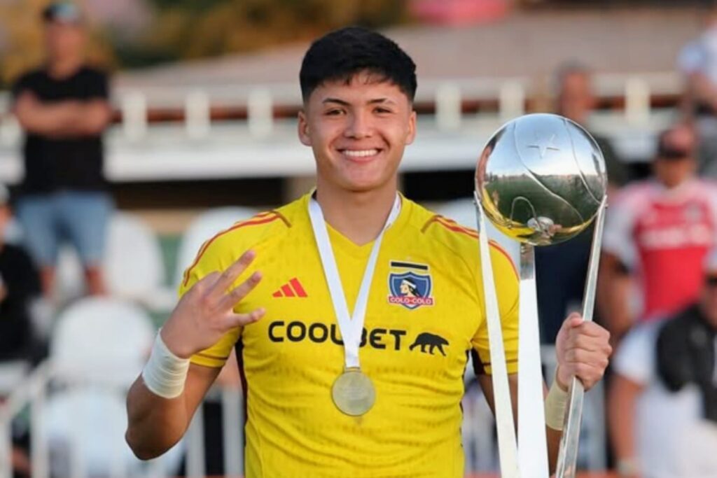 Benjamín Morales con la camiseta de Colo-Colo.