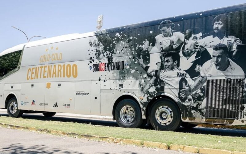 Bus oficial de la Gira Centenario.