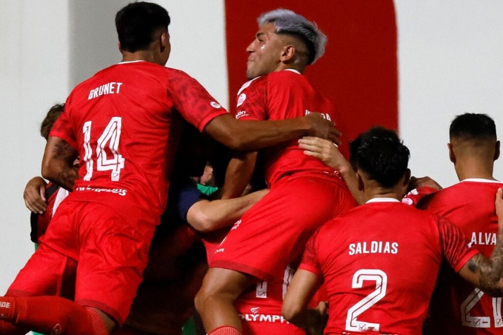 Jugadores de Unión La Calera celebrando el gol de Felipe Yáñez en Copa Chile