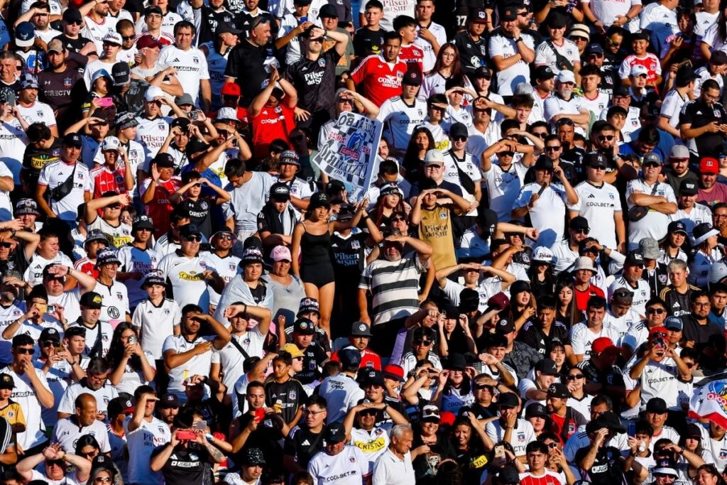 Hinchas de Colo-Colo en el partido frente O'Higgins.