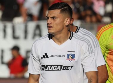 Lucas Cepeda con la camiseta de Colo-Colo.