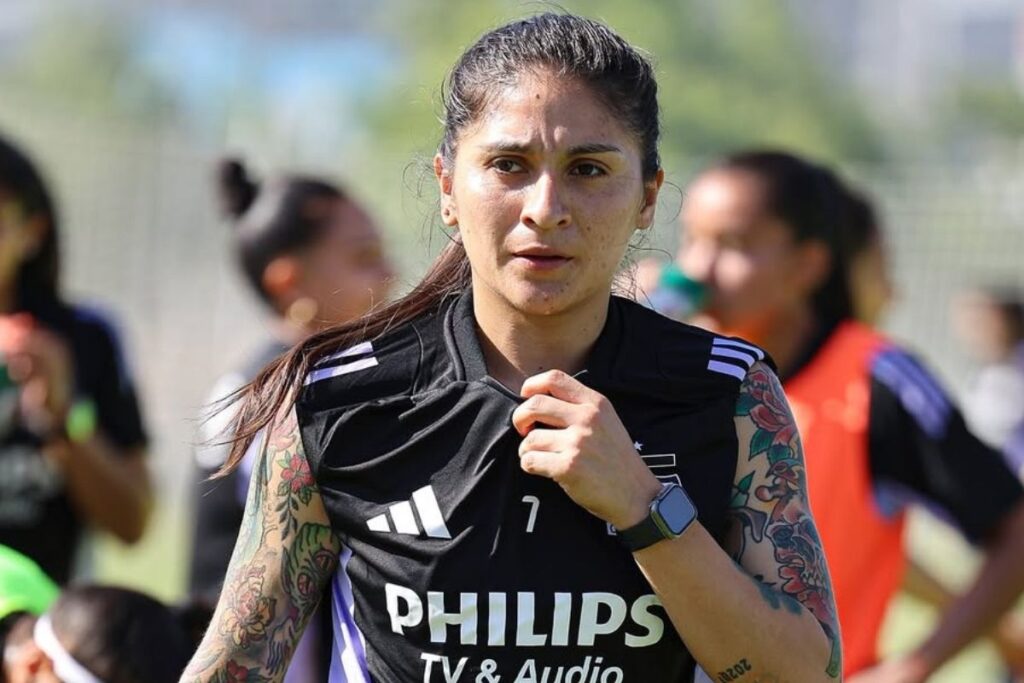 La delantera de Colo-Colo femenino, Yenny Acuña.