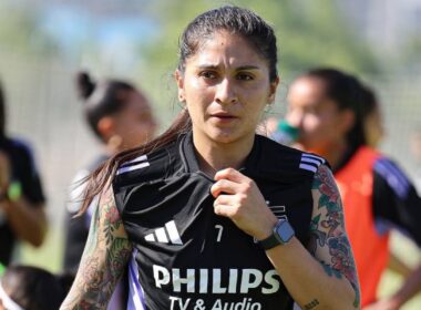 La delantera de Colo-Colo femenino, Yenny Acuña.