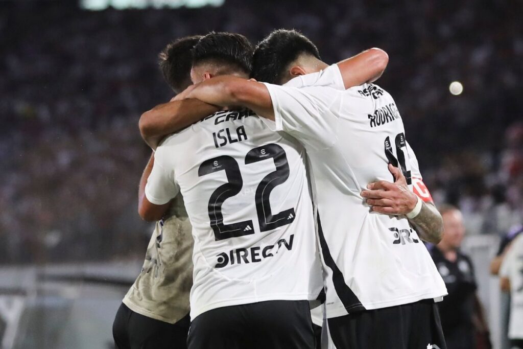 Celebración de gol de Colo-Colo.