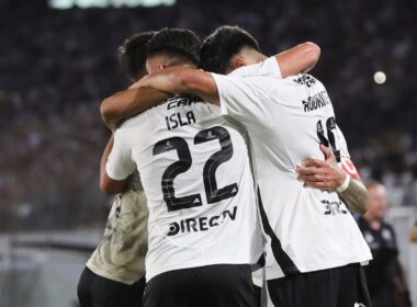 Celebración de gol de Colo-Colo.