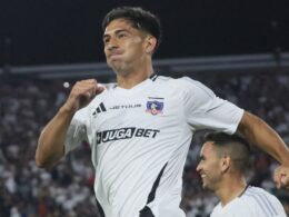 Salomón Rodríguez celebra su gol en Colo-Colo.