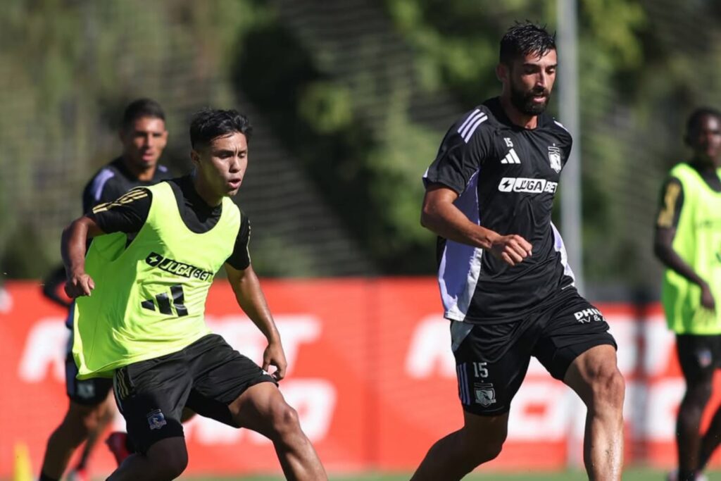 Cristián Alarcón y Emiliano Amor durante un entrenamiento Colo-Colo.