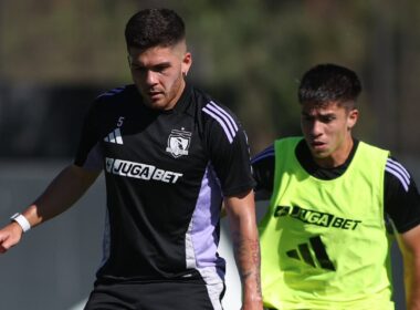 Víctor Felipe Felipe Méndez y Matías Moya durante un entrenamiento de Colo-Colo.