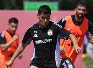 Jugadores de Colo-Colo entrenando en el Estadio Monumental.