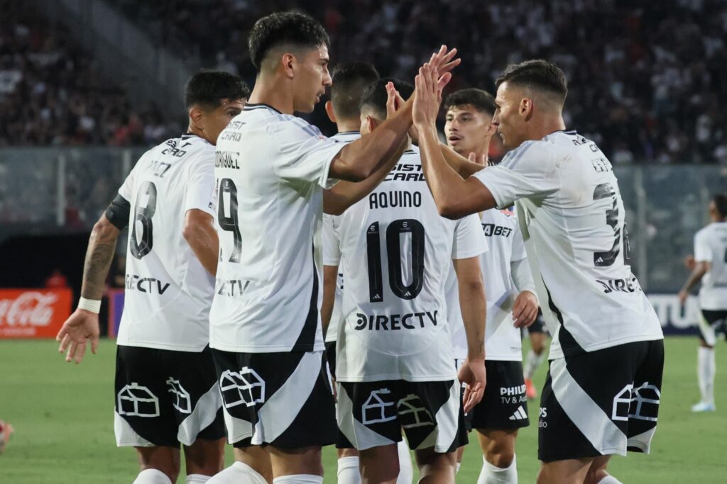 Celebración del gol de Salomón Rodríguez en el partido de Colo-Colo vs Unión San Felipe