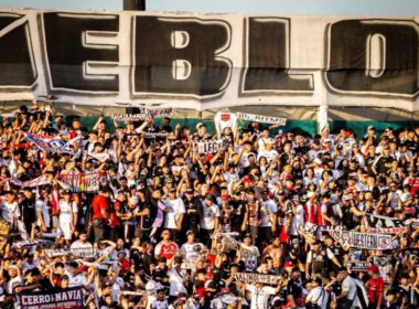 Hinchada de Colo-Colo en el Estadio Monumental.