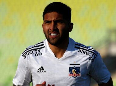 Ignacio Jara con la camiseta de Colo-Colo.