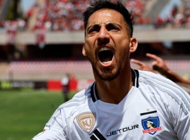 Javier Correa celebrando su gol contra Deportes la Serena.