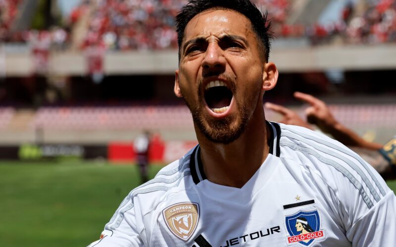 Javier Correa celebrando su gol contra Deportes la Serena.