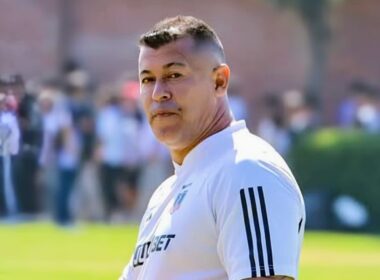 Jorge Almirón en un entrenamiento de Colo-Colo.