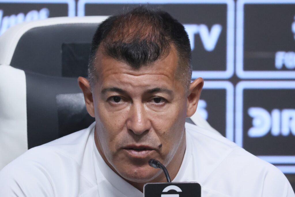 Jorge Almirón en conferencia de prensa.