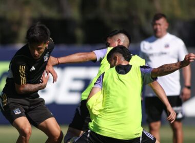 Jorge Almirón en un entrenamiento de Colo-Colo.