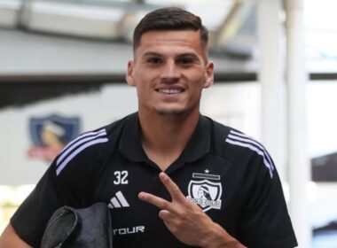 Lucas Cepeda con la camiseta de Colo-Colo.