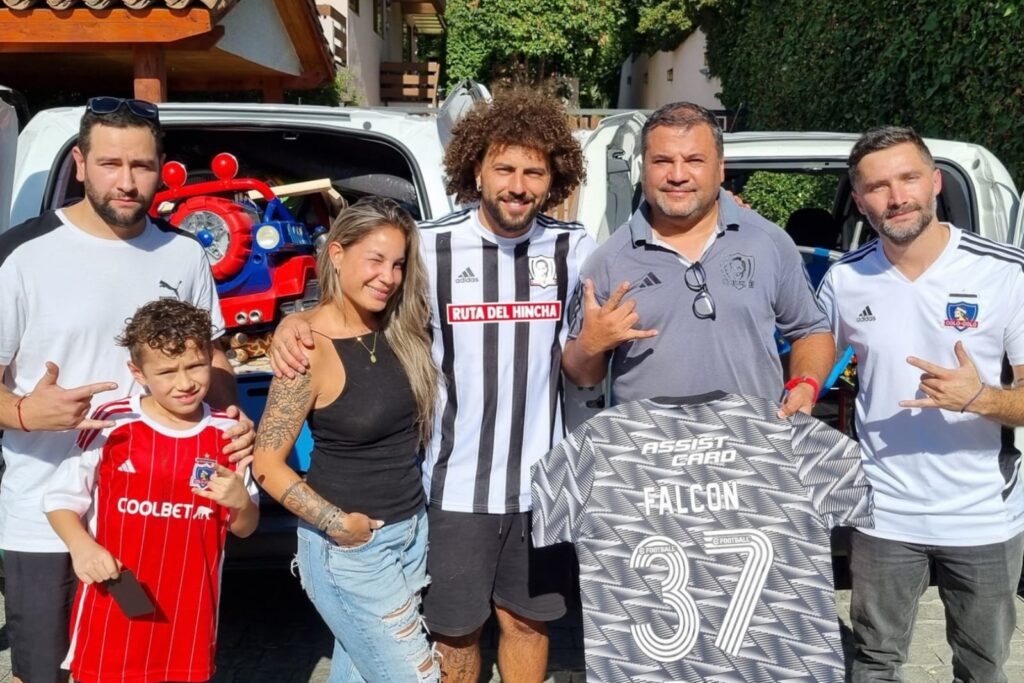 Maximiliano Falcón y Florencia Pouso con la gente de Ruta del Hincha.