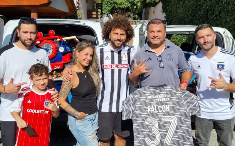 Maximiliano Falcón y Florencia Pouso con la gente de Ruta del Hincha.