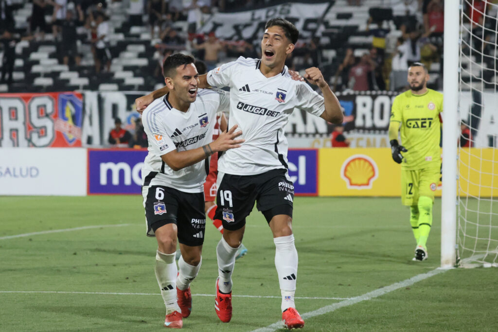 Salomón Rodríguez celebra su gol en Copa Chile.