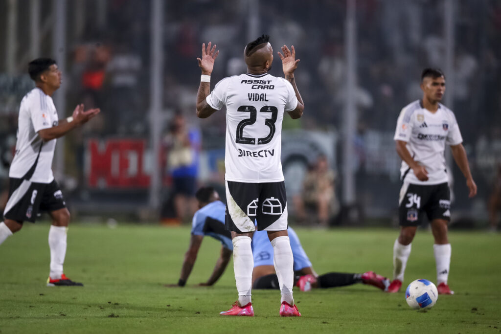 Jugadores de Colo-Colo lamentándose durante el partido frente a O'Higgins.