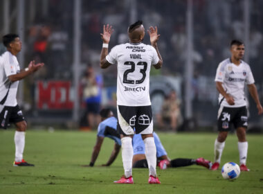 Jugadores de Colo-Colo lamentándose durante el partido frente a O'Higgins.