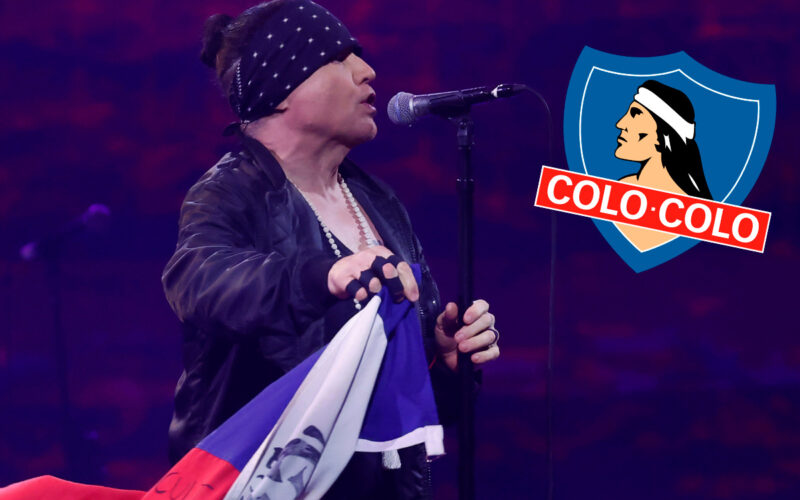 Ian Astbury, vocalista de The Cult, con la bandera chilena y el escudo de Colo-Colo.